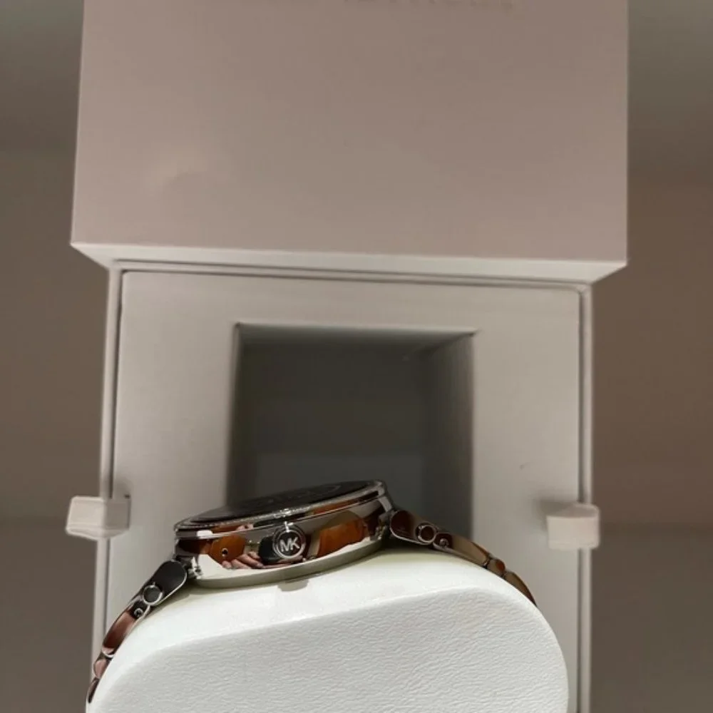 Brand New &Auth Michael Kors Smart Watch Silver - Picture 5 of 6